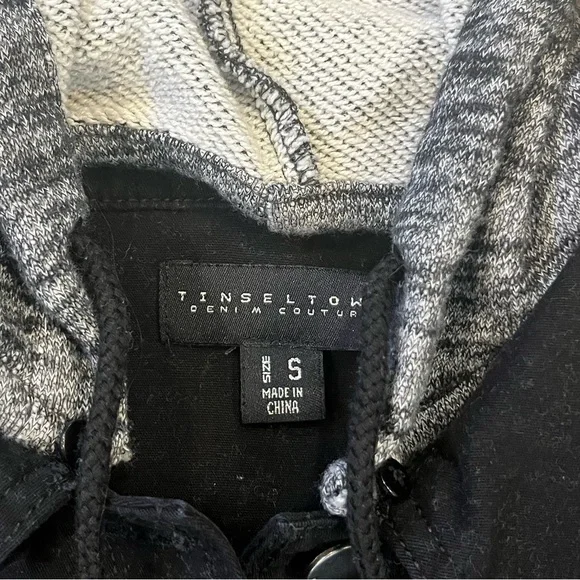 Girls hooded denim jacket - Picture 2 of 3